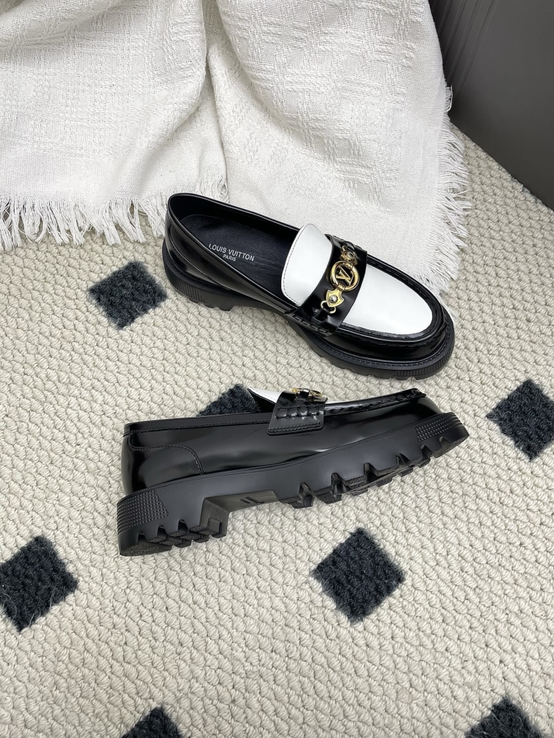 l0vis Vvtt0n loafers